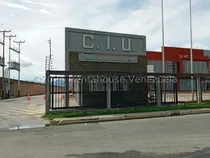 Comprar Local Comercial En Alquiler Ubicado En Castillito Fm De Dos Plantas Ideal Para Almacen O Oficina  Facil Acceso A La Autopista