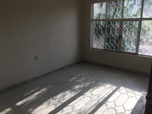 Casa En Renta En León, Moderno León, Gto.oficinas O Consultorios Puede Ser Con Jardin De 160m2