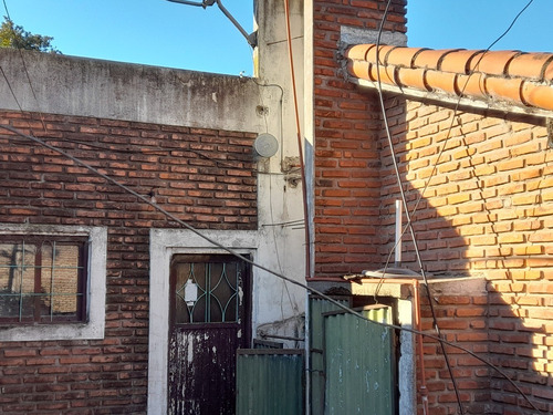 Vendo Buen Chalet Tradicional 5 Ambientes A Refaccionar 1 Cuadra De Ruta 3