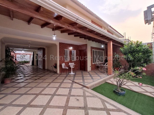 Hermoso Townhouse En Urb. Los Girasoles En Av. Aragua 24-21551 Dc