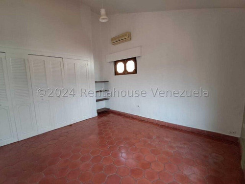 Juan Carlos González. Renta House Carabobo Vende Hermosa Casa Urb. Trigal Norte Valencia Mls #24-26168 Rah/jcg.