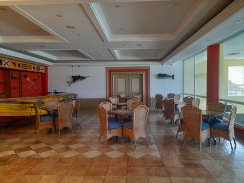 Se Vente Bonito Dpto En Costa De Montemar. Vista Al Mar.
