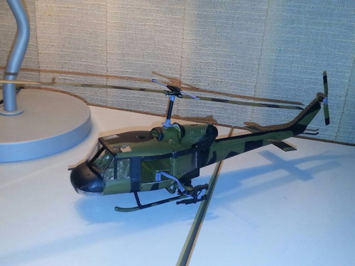Helicóptero Uh1-huey Hunship Lindberg