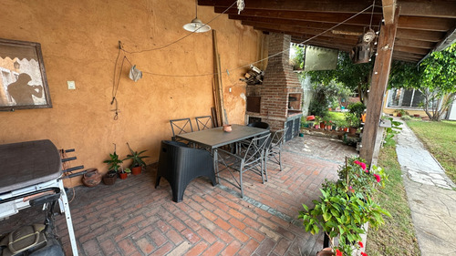 Casa En Venta De 4 Dormitorios C/ Cochera En El Palomar