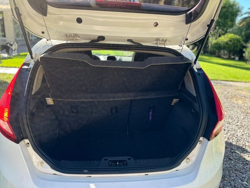 Imagen 11 de 15 de Ford Fiesta 1.6 Titanium