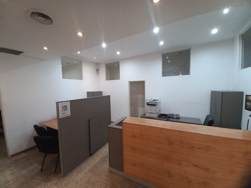 Avda Triunvirato Y Echeverria Subte Linea B Estacion Echeverria Oficina Totalmente Reciclada Moderna Lugar Para 12 Puestos De Trabajo. Entrada Independiente