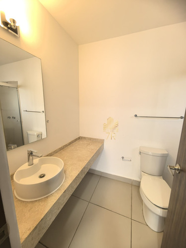 Casa En Venta En Zibata Con 3 Recámaras Y Baño Privado Cada Una