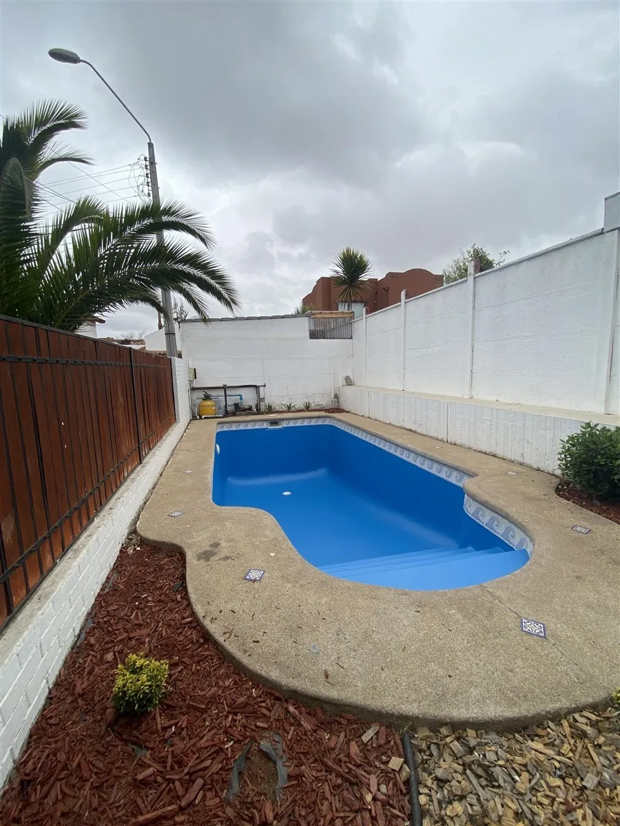 Imagen 3 de 23 de Casa En Arriendo De 6 Dorm. En La Serena