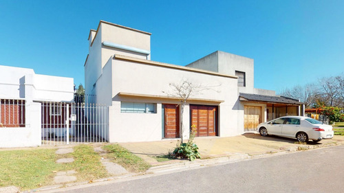 Imagen 1 de 30 de Casa 3 Dormitorios, En 132 E/ 58 Y 59, La Plata