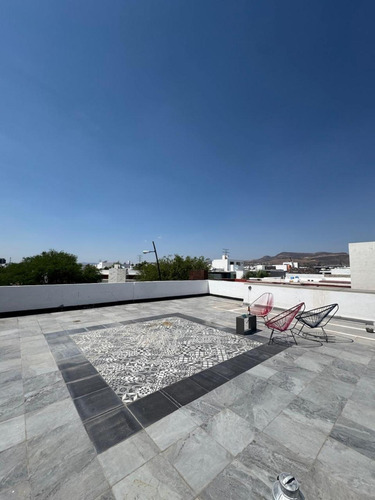 Casa En Venta Con 5 Recámaras Con Baño, En Sierra Nogal