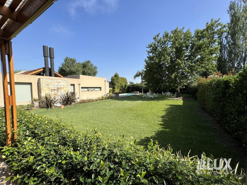 Imagen 23 de 30 de Venta Casa 3 Dormitorios Jardín Piscina Quincho . Av Pellegrini Al 100 Roldán