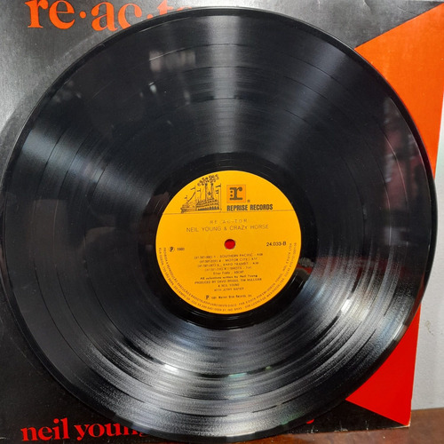 Imagem 6 de 6 de Vinil Lp Neil Young Crazy Horse Re Ac Tor Reactor Bom Estado