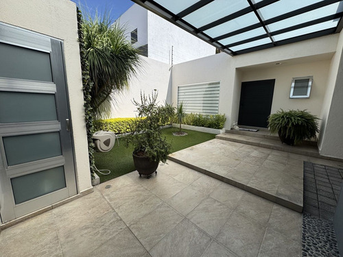 Cómoda Residencia De Una Planta- Juriquilla