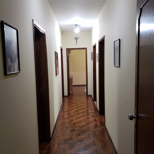 Casa Ampla Com Grande Área No Centro