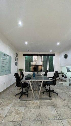 Edificio En Venta En Constituyentes, Querétaro