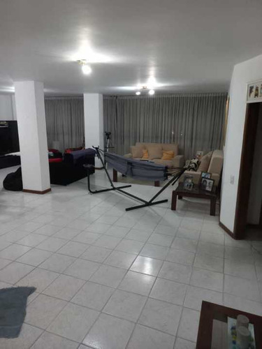 Apartamento En Urbanización San Isidro En Maracay