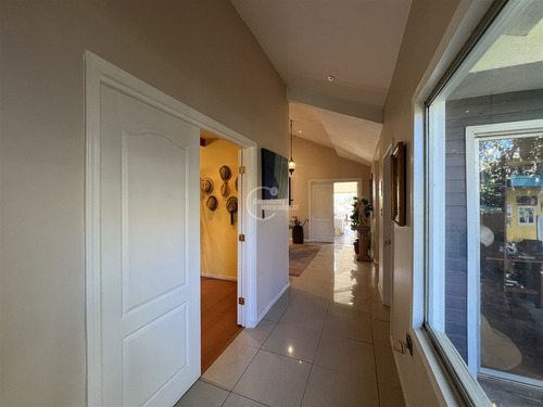Casa En Venta De 5 Dorm. En Lo Barnechea