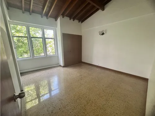 Sé Vende Apartamento Duplex En Laureles Excelente Para Reformar