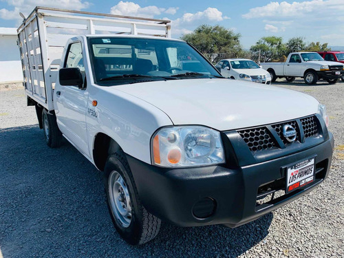 Imagen 7 de 15 de Nissan Np300 2013 2.4 Estacas Dh Mt