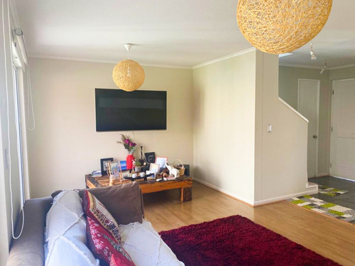 Casa Aislada En Condominio / Calle Chardonnay