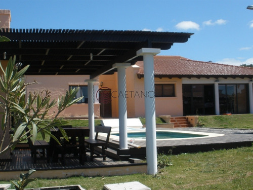 Estupenda Esquina, Vista Al Mar, En Lote De Doble Con 4 Dormitorios Suite La Mejor Barbacoa De Manantiales Piscina Y Jacuzzi Exterior, 4 Cuartos- Ref: 2214