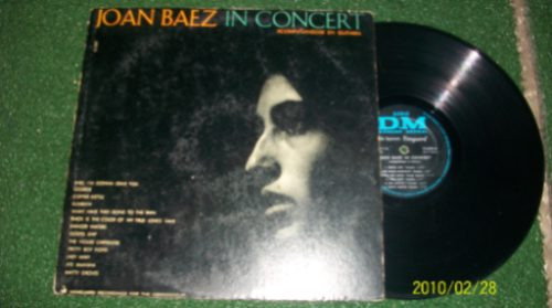 Joan Baez In Concert Acompañandose En Guitarra Vinilo