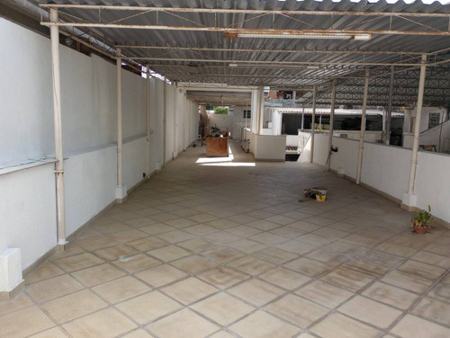 Imagem 2 de 15 de Excente Casa Frente De Rua Vazia Com 03 Suite -vaga E Terraço - Quintino - Aec3069