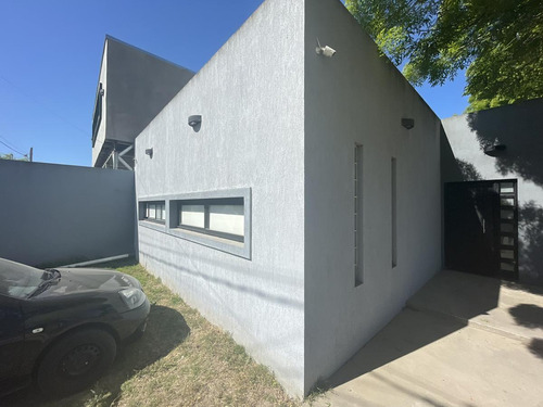 Casa En Venta- Parque Sicardi. 2 Dormitorios, Garaje, Parrilla, Parque, 659 Esquina 13