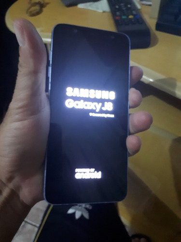 Samsung J8