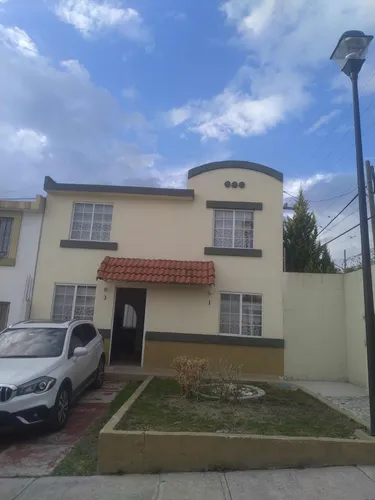 Casa Muy Amplia Ya Que Son Dos Unidas Por Dentro.