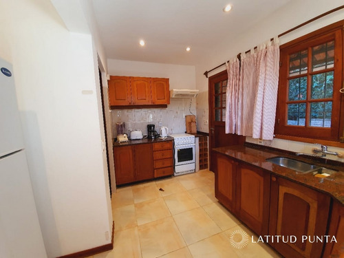 Casa En Manantiales- Ref: 1398
