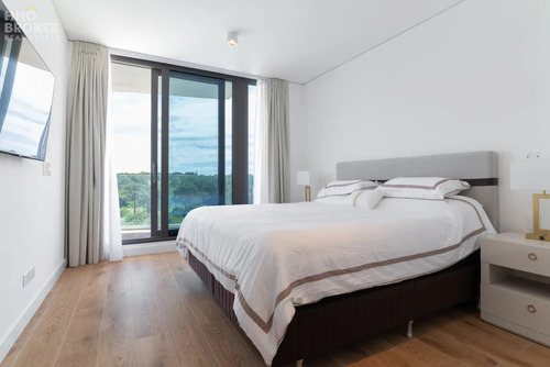 Apartamento En Alquiler, Torre Lobos, Punta Del Este, Playa Brava.