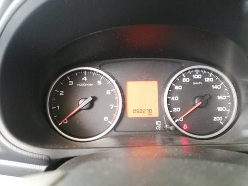 Imagen 7 de 14 de Mitsubishi L200 2018 2.4 Cabina Doble 4x2 Mt