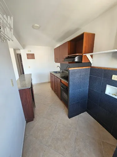 Vendo Apartamento Ubicado En La Parte Baja De La Loma De Los Bernal.