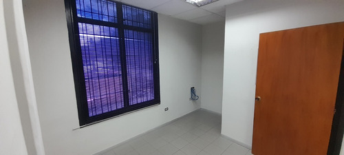Imagen 4 de 8 de Local Comercial C.c Santa Ana Charallave