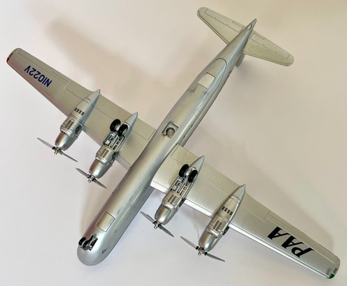Hobby Master Pan American B377 Stratocruiser 1/200 Diecast Plateado (Usado)