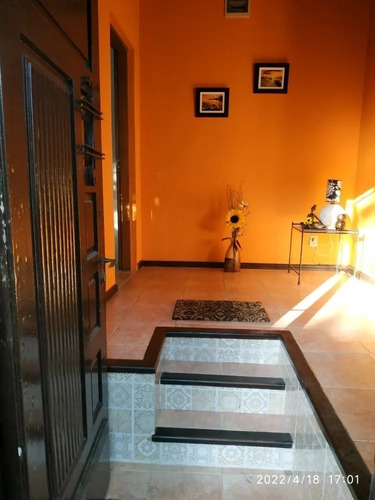 Imagen 2 de 14 de Linda Casa 3 Dormitorios-2 Baños-azotea Zona La Comercial!