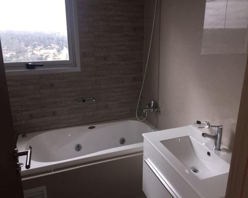 Venta De Apartamento 2 Dormitorios En Playa Brava