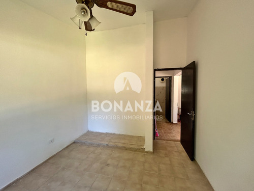Casa En Venta Piriápolis - Los Ángeles. 5 Cuadras De La Playa Y Rambla. Zona Residencial. Buena Oportunidad De Inversión