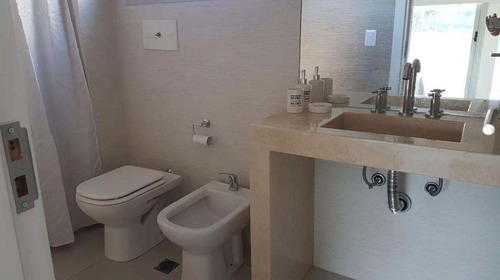 Imagen 9 de 13 de Apartamento En Primera Línea Al Mar De 3 Dormitorios Para Alquilar En Verano