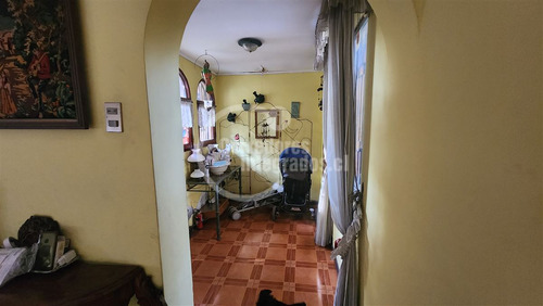 Casa En Venta De 5 Dorm. En Macul