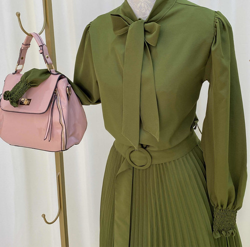 Imagem 6 de 9 de Vestido Midi Plissado Verde Musgo