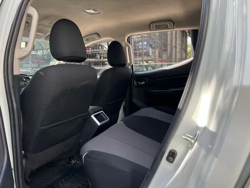Mitsubishi L200 2.4 Cabina Doble 4x2 Mt