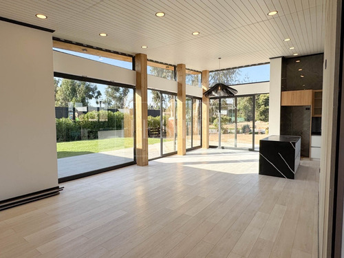 Casa Nueva De Excelentes Terminaciones En Seguro Condominio