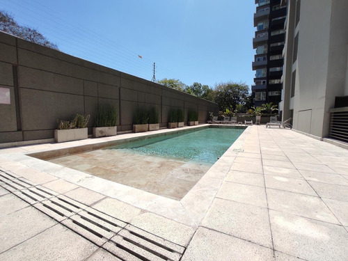 Imagen 6 de 27 de Hermoso Departamento De Categoria ,con Muy Lindas Vistas Al Rio Y A La Ciudad. Seguridad 24hs. Cochera Cub, Piscina, Gym, Laundry, Sum, Parrillas, Sauna, Jacuzzi, Cocheras Cortesía. Apto Profesional.