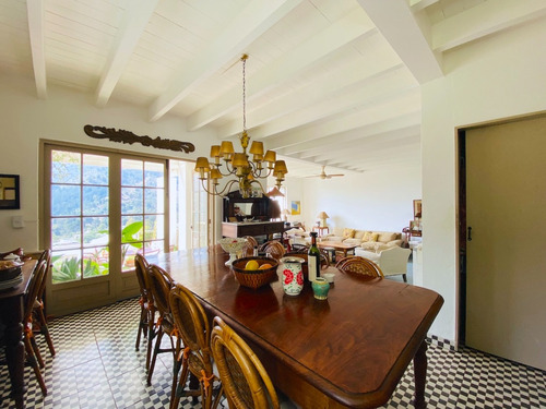 Encantadora Casa En El Corazón De Zapallar