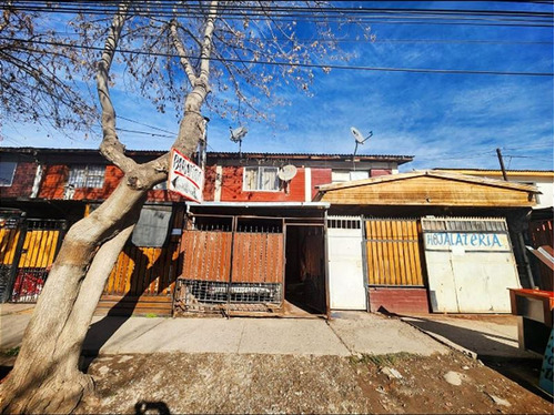 Casa En Venta De 3 Dorm. En La Pintana