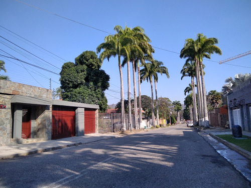 Mh Casa En Venta Ubicada Guaparo Piscina Calle Cerrada Con Vigilancia 670mts2