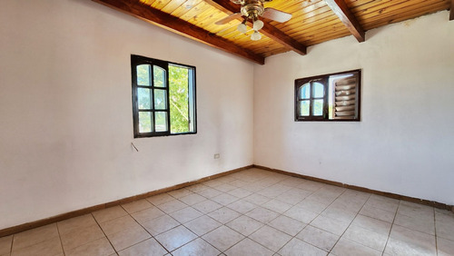 Departamento Interno Arroyito 4 Dormitorios Patio