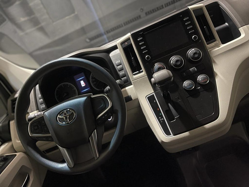 Imagen 11 de 16 de Toyota Hiace Commuter Gl 2022